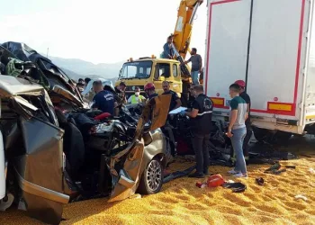 Manisa’da TIR, 4 araca çarptı: 3 ölü, çok sayıda yaralı var
