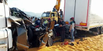 Manisa’da TIR, 4 araca çarptı: 3 ölü, çok sayıda yaralı var