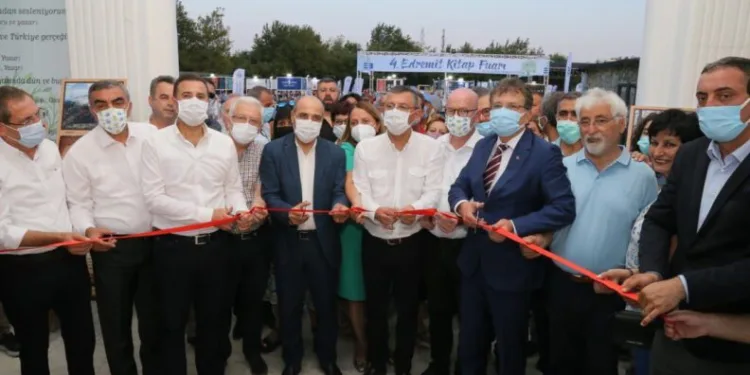 4. Edremi̇t Ki̇tap Fuarı Başladı