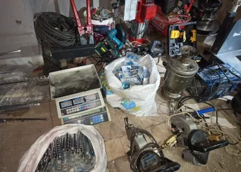 Çalınan semaverinin internette satıldığını görüp, hırsızı polise yakalattı