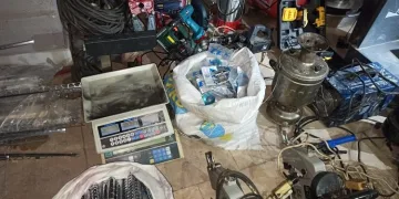 Çalınan semaverinin internette satıldığını görüp, hırsızı polise yakalattı