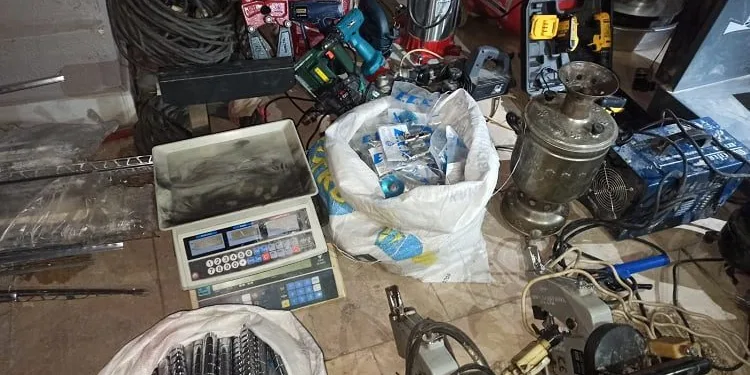 Çalınan semaverinin internette satıldığını görüp, hırsızı polise yakalattı