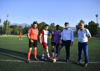 Fildişi karması Osmangazi Dikkaldırımspor’la dostluk maçı oynadı