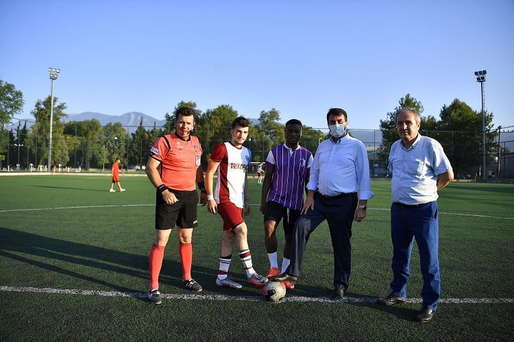 Fildişi karması Osmangazi Dikkaldırımspor'la dostluk maçı oynadı
