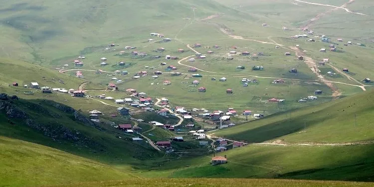 Sis kalkınca ortaya çıktı! Taşköprü Yaylası çöplüğe döndü