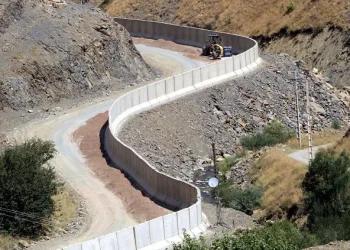 İran sınırına 43 kilometrelik duvar