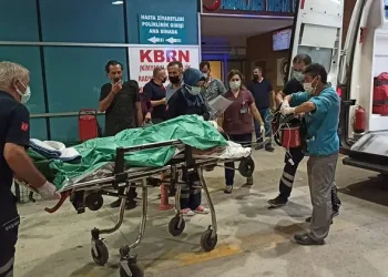 Sigara içerken uyuya kaldı hem kendini hem evini yaktı