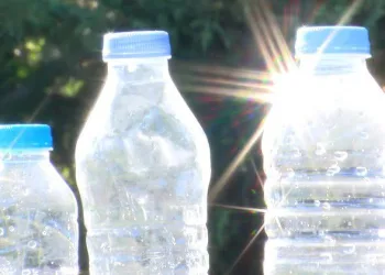 Plastik şişelerdeki tehlikeye dikkat