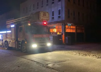 Bursa’da polislerin dikkatiyle yangın büyümeden söndürüldü