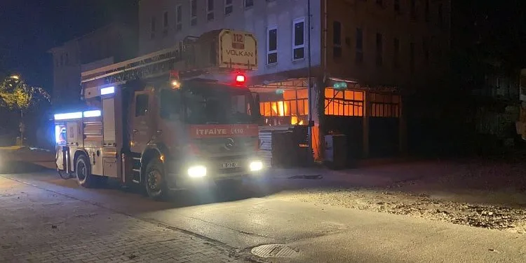 Bursa’da polislerin dikkatiyle yangın büyümeden söndürüldü