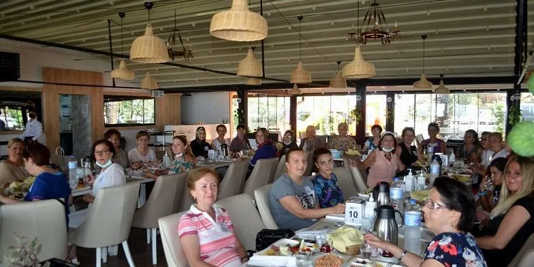 Mudanyalı kadınlar yangınzedeler için toplandı