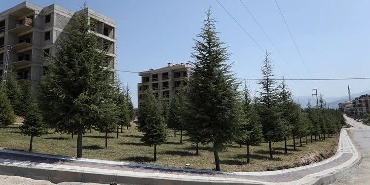 Bursa İnegöl’de koruluk alanlar modernleşiyor
