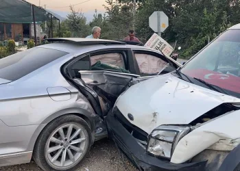Bursa’da kavşakta çarpıştılar: 4 yaralı