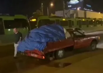 Bursa’da yola saçılan karpuzlar kazaya sebep oldu