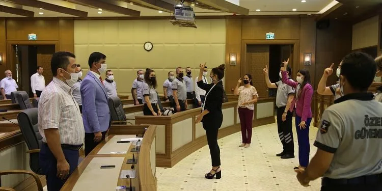 İşaret dili öğrenen güvenlikçiler sertifikalarını aldı