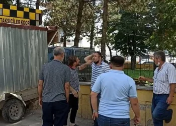 Bursa’da minibüs, cami avlusuna daldı!
