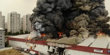 İstanbul Esenyurt’ta lojistik deposunda yangın
