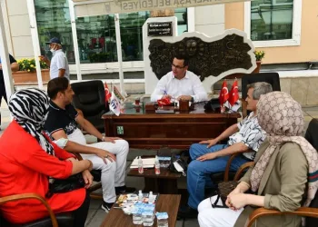 Bursa’da Belediye Başkanı makamını meydana taşıdı