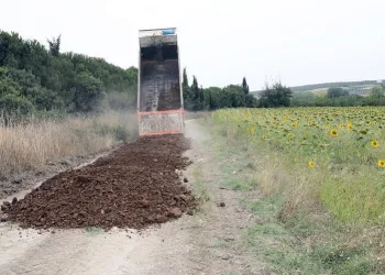 Mudanya Belediyesi’nden arazi yollarına yoğun mesai