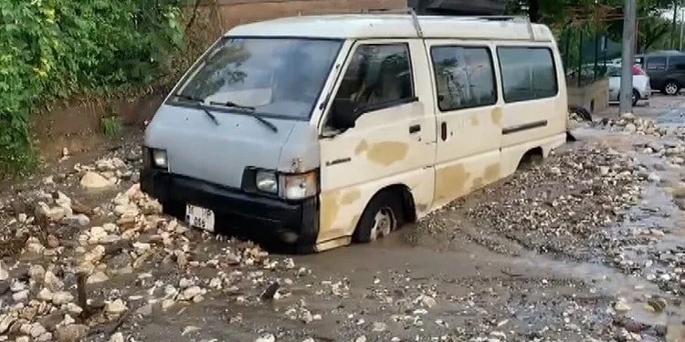 Bursa’da sel! 70’e yakın ev ve iş yerini su bastı