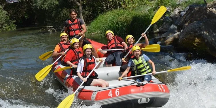 Kestel Belediyesi, gençleri rafting ile buluşturdu