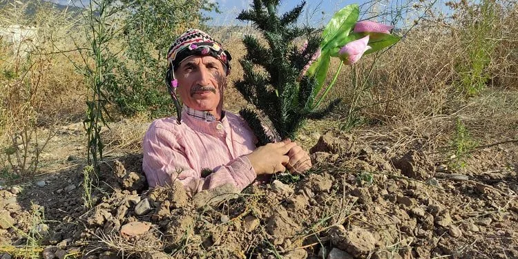 Toprağı kazıp kendini diri diri gömdü… Nedeni ise şaşırttı
