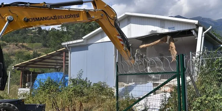 Osmangazi Belediyesi’nden Uludağ’da kaçak yapılara karşı mücadele