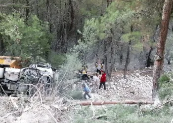 Bursa’da can pazarı! Hafriyat kamyonu uçuruma yuvarlandı