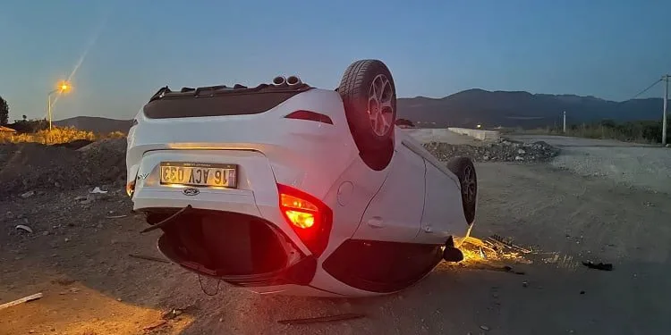 Yolun devam ettiğini sandı uçarak takla attı