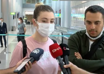 Afganistan’da mahsur kalan İrem hemşire yurda döndü