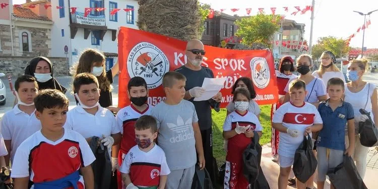 Bursa’da sporcu çocuklardan çevre temizliği