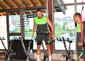 Bursaspor, Erzurumspor maçı hazırlıklarını salonda sürdürdü