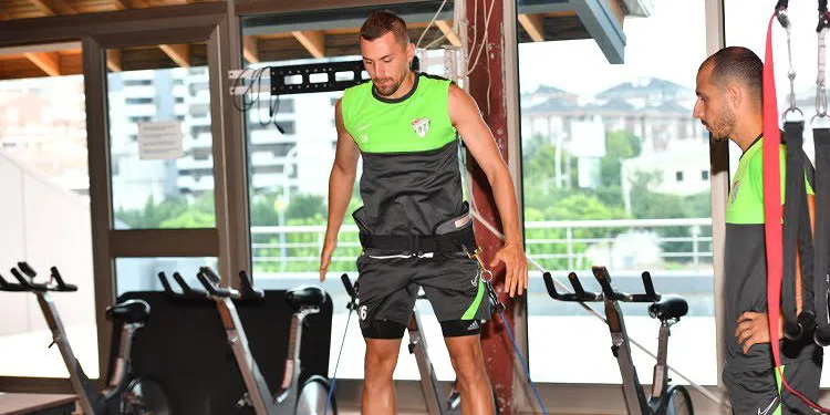 Bursaspor, Erzurumspor maçı hazırlıklarını salonda sürdürdü