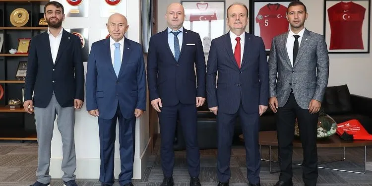 Bursaspor Kulübü, TFF Başkanı Nihat Özdemir’i ziyaret etti