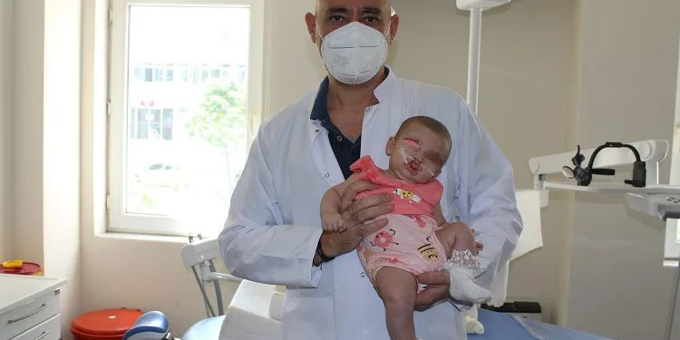 Bursa’da 2,5 aylık bebeğe başarılı tedavi