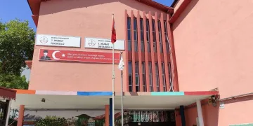 Bursa’da öğretmenler odasının dolabını açınca şaşkına döndüler