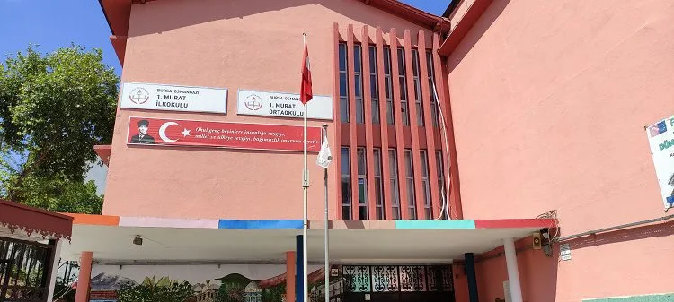 Bursa’da öğretmenler odasının dolabını açınca şaşkına döndüler