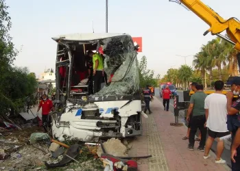 Yolcu otobüsü şarampole yuvarlandı: 33 yaralı