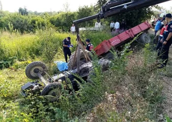 Bursa’da devrilen traktörün altından sağ kurtulamadı