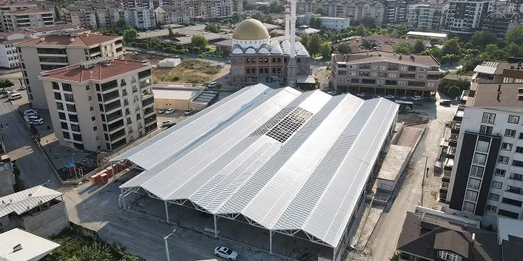Millet Mahallesi Kapalı Pazar Alanı gün sayıyor