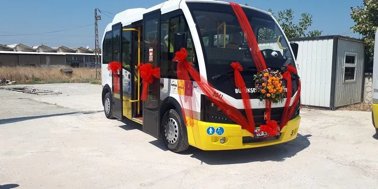 Bursa’da halk otobüsü gelin arabası oldu