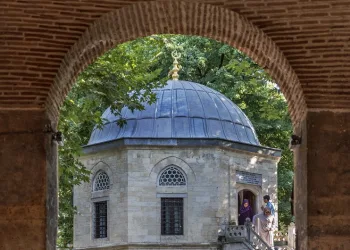 7 asırlık hanlarda zamanda yolculuk