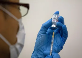 1.63 milyon doz aşının kullanımını durdurdular: Yabancı madde tespit edildi