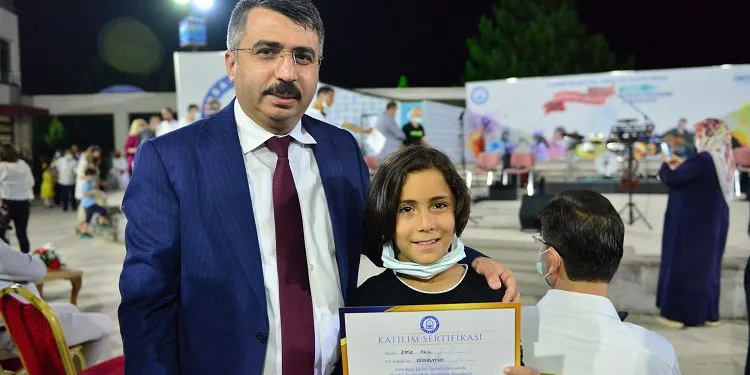 Yıldırım’da eğitimlerini tamamlayan 300 öğrenci sertifikalarını aldı