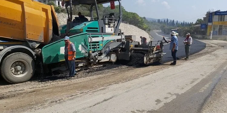 Bursa İznik’te asfaltlama çalışması sürüyor