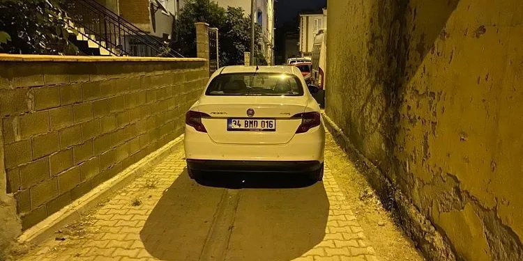 Polisten kaçarken çıkmaz sokağa girdi arabayı bırakıp kaçtı