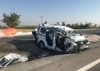 Patlayıcı yüklü TIR’la çarpıştı: 6 can kaybı
