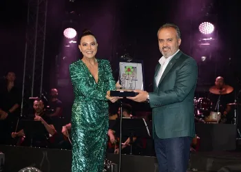 Uluslararası Bursa Festivali Ebru Gündeş konseriyle final yaptı