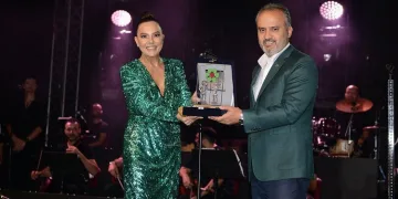 Uluslararası Bursa Festivali Ebru Gündeş konseriyle final yaptı