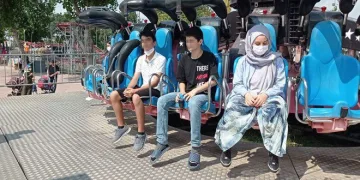 Genç kız, lunaparkta hayatını kaybetti